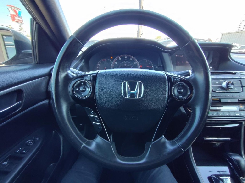 2016 Honda Accord Image 17