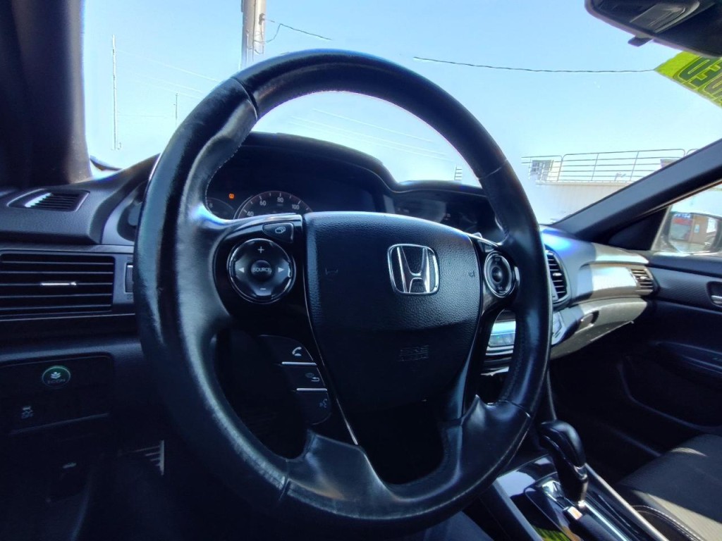 2016 Honda Accord Image 18