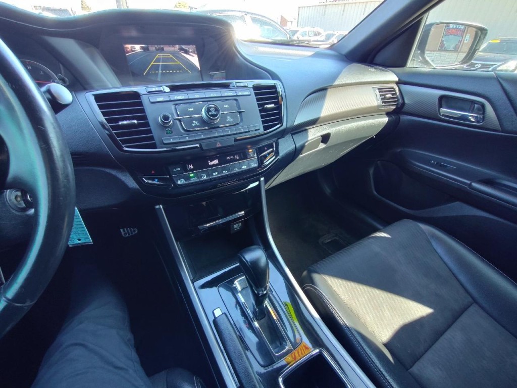 2016 Honda Accord Image 21