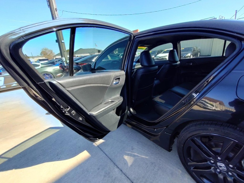 2016 Honda Accord Image 30