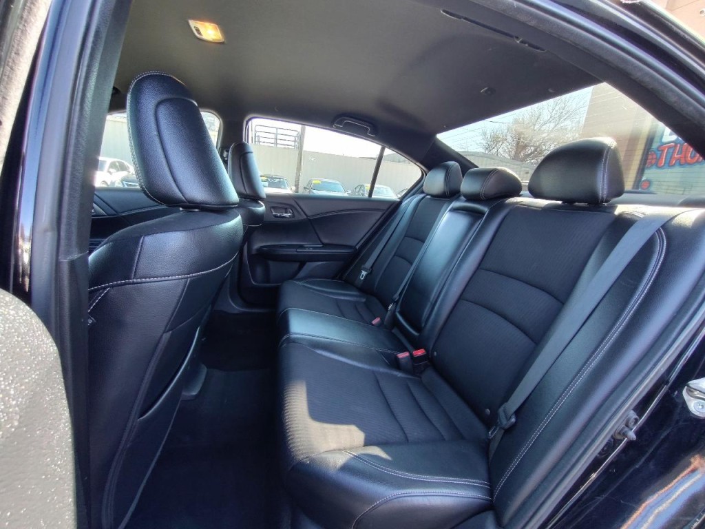 2016 Honda Accord Image 32