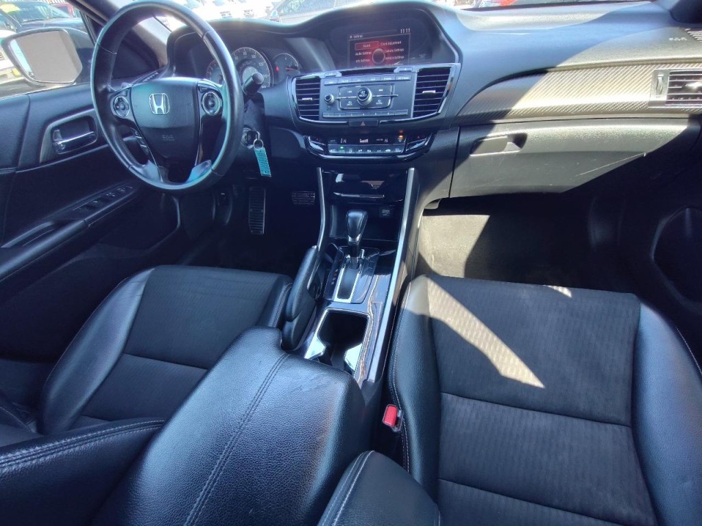 2016 Honda Accord Image 36