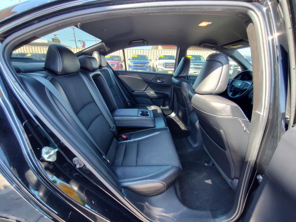 2016 Honda Accord Image 38