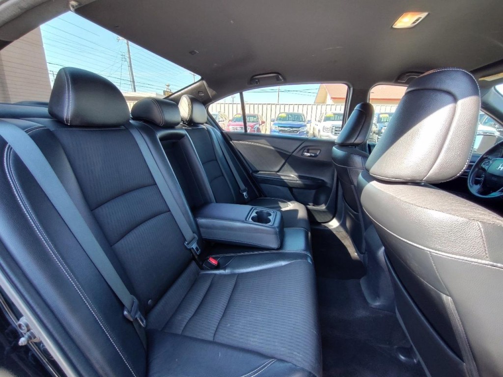 2016 Honda Accord Image 39