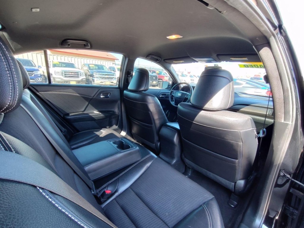 2016 Honda Accord Image 40