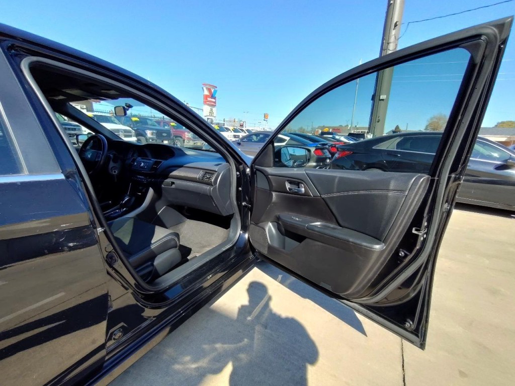 2016 Honda Accord Image 41