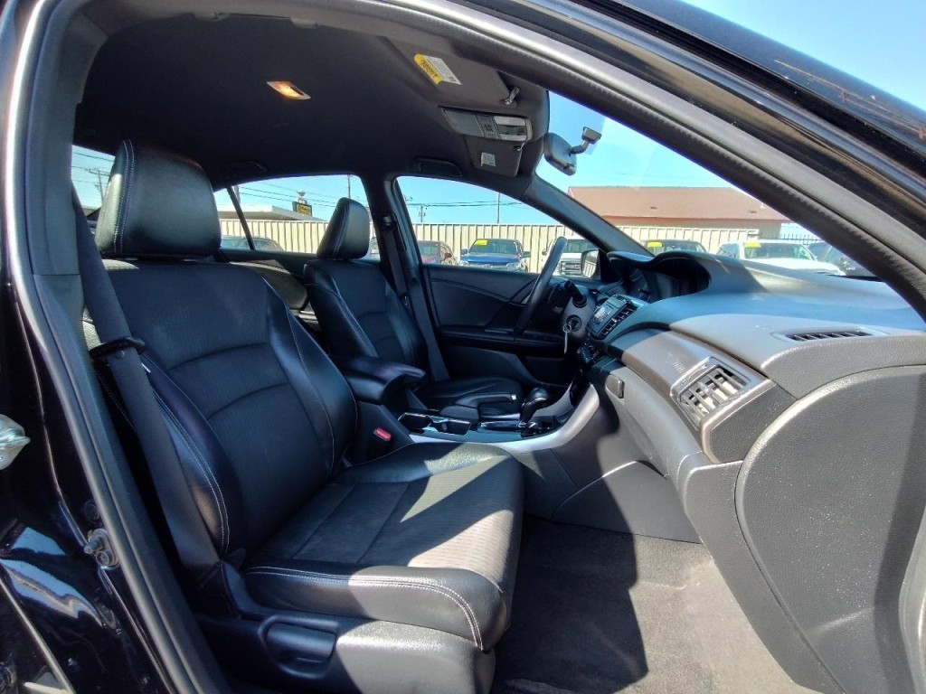 2016 Honda Accord Image 43