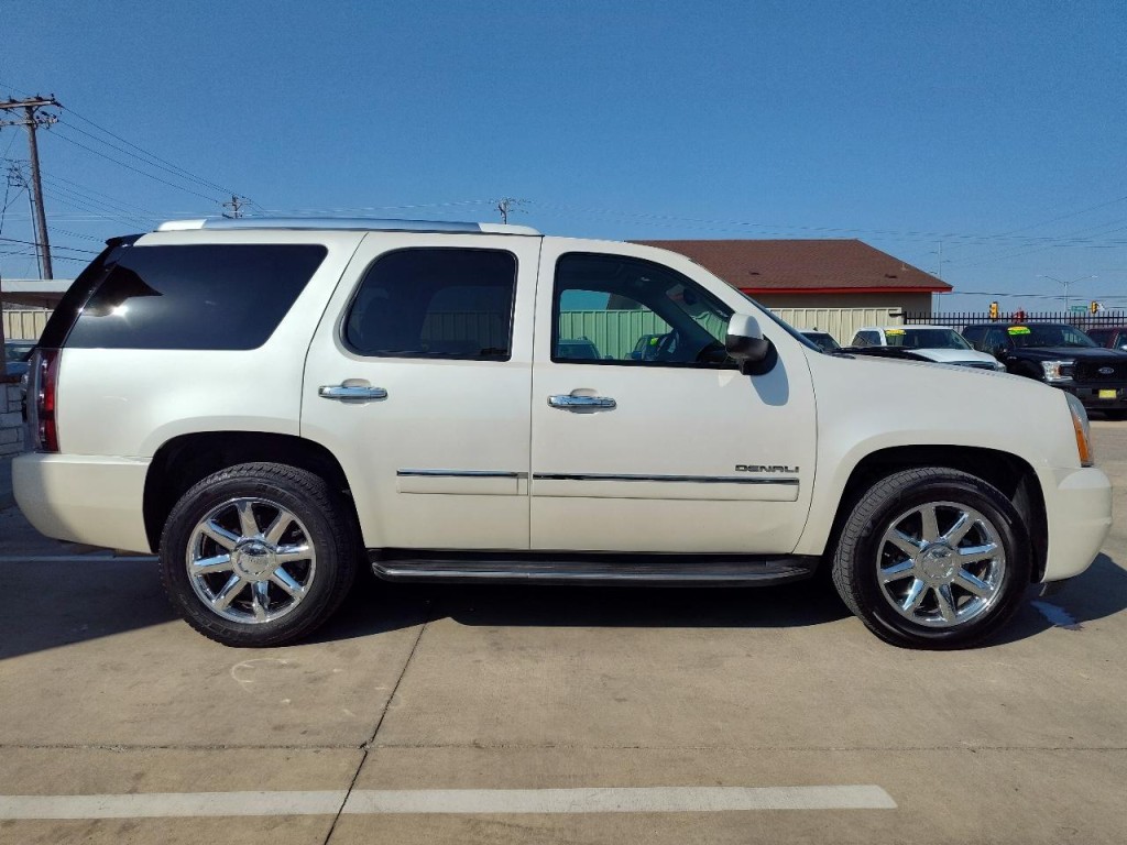 2011 GMC Yukon Image 3