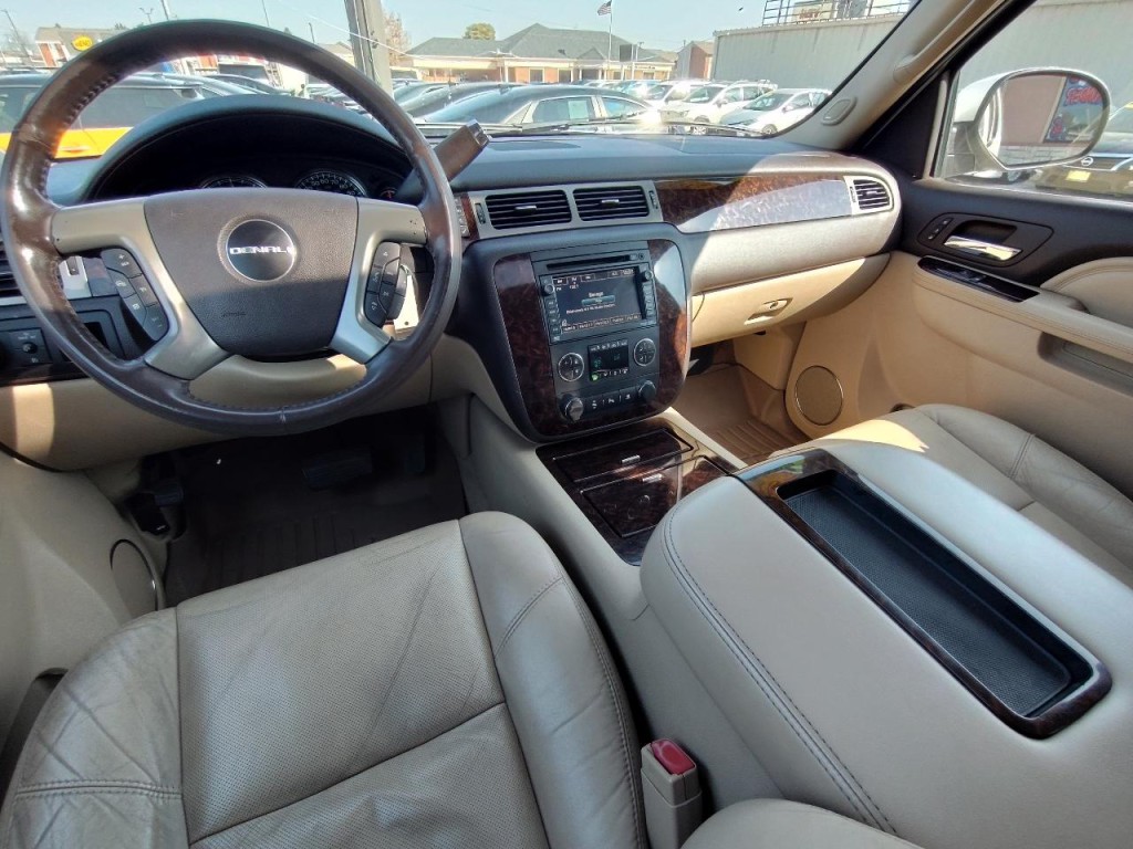 2011 GMC Yukon Image 39