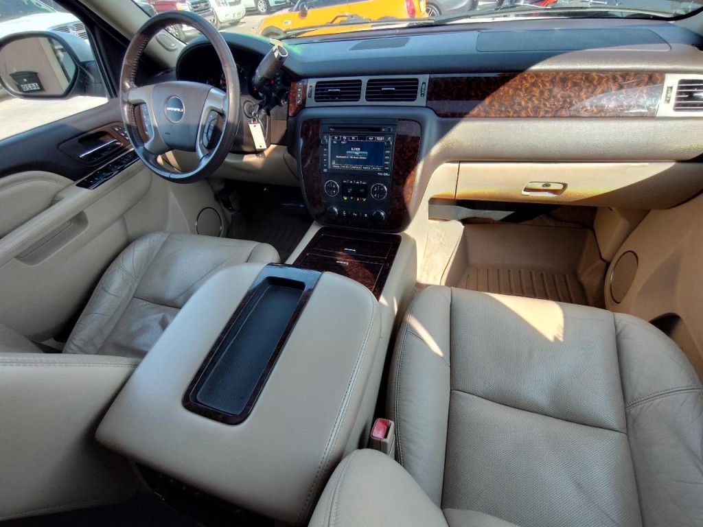 2011 GMC Yukon Image 40