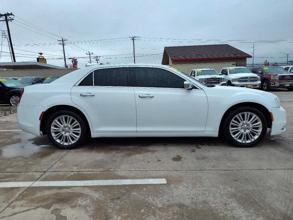 2016 Chrysler 300 Image 3