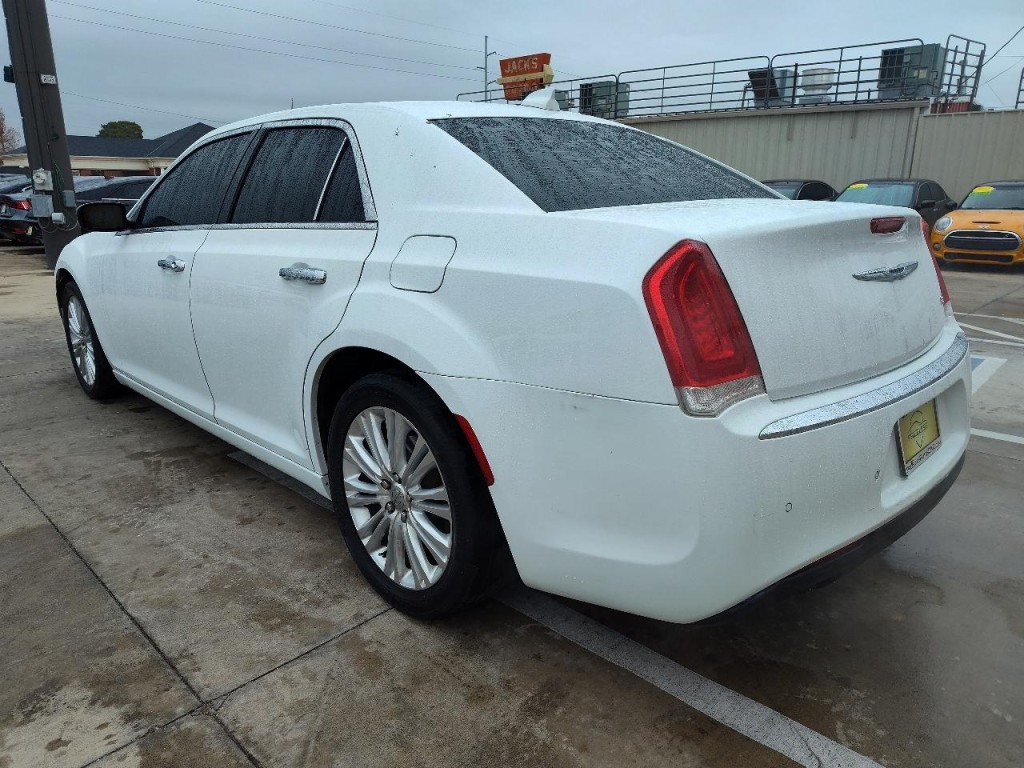2016 Chrysler 300 Image 6