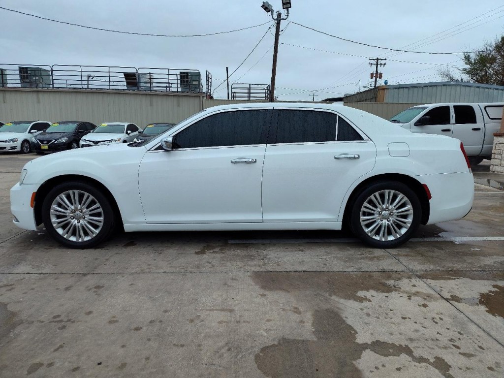 2016 Chrysler 300 Image 7
