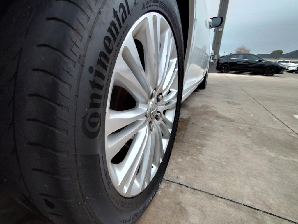 2016 Chrysler 300 Image 10