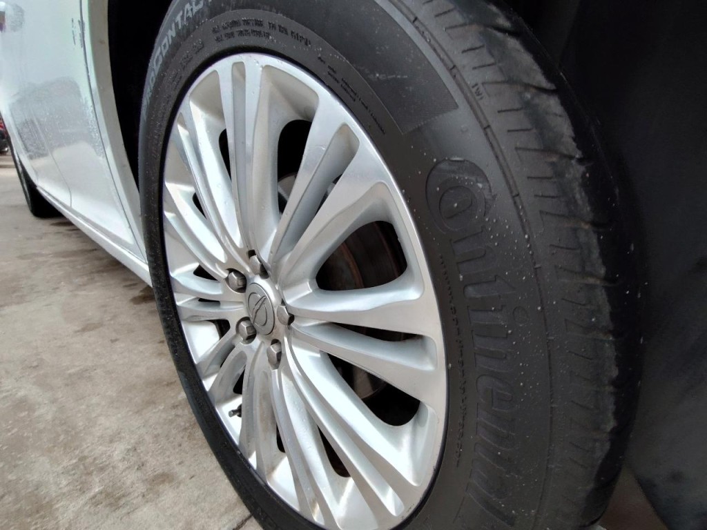 2016 Chrysler 300 Image 11