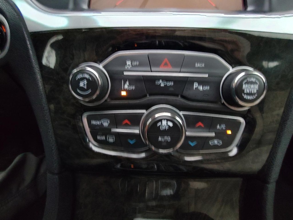 2016 Chrysler 300 Image 23