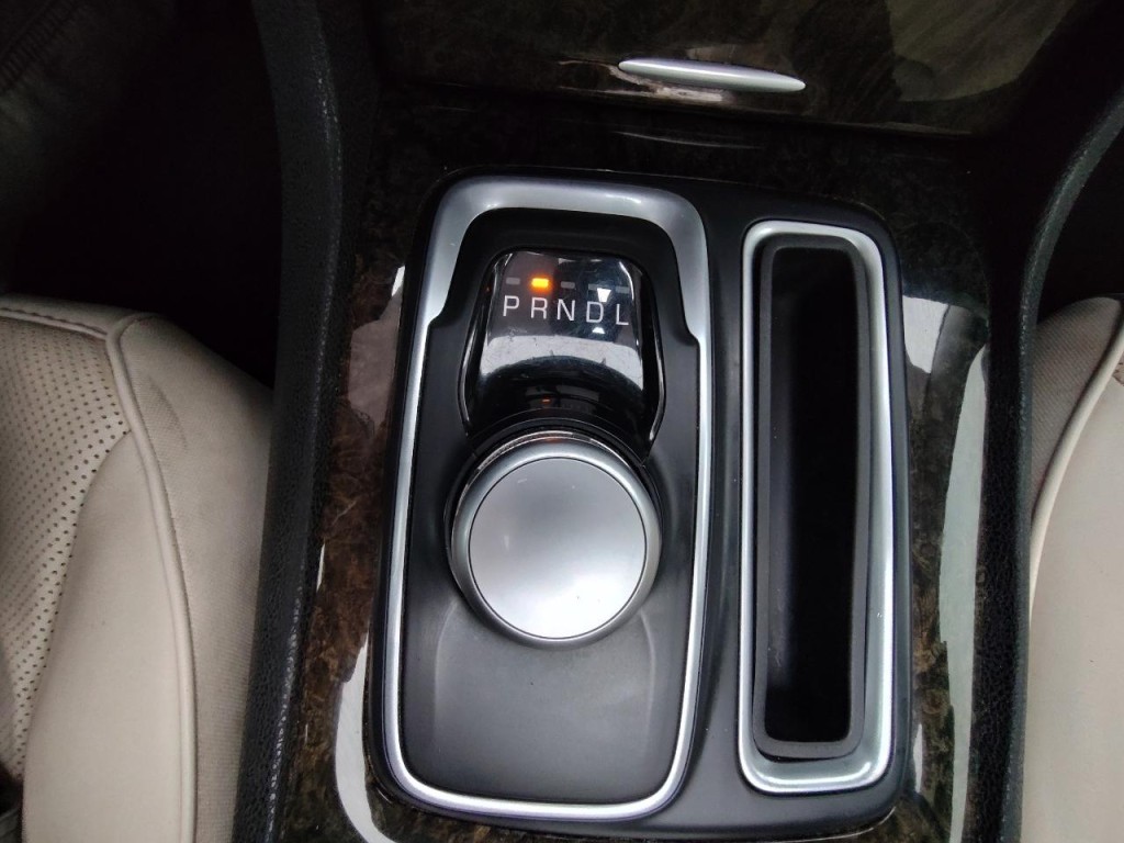 2016 Chrysler 300 Image 24