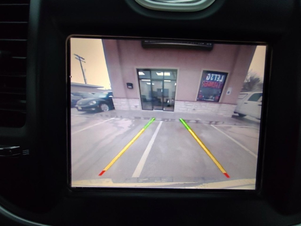 2016 Chrysler 300 Image 25