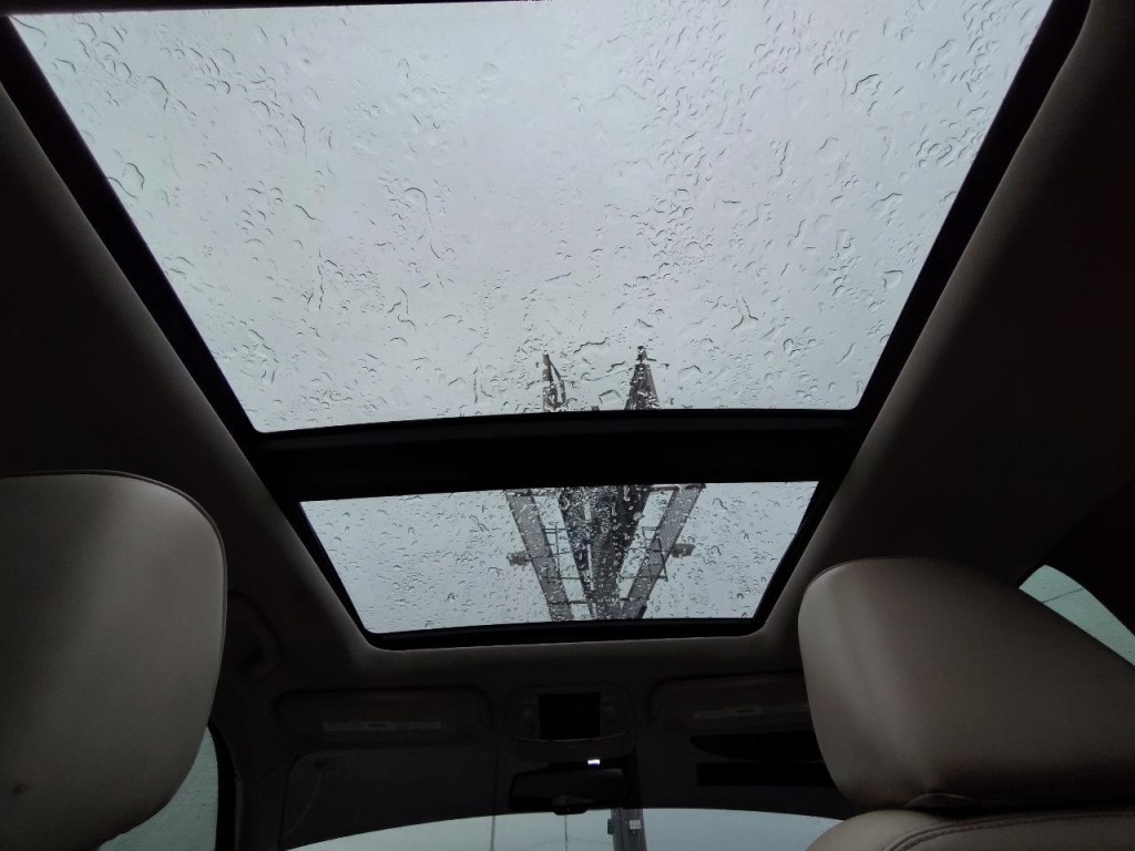 2016 Chrysler 300 Image 36