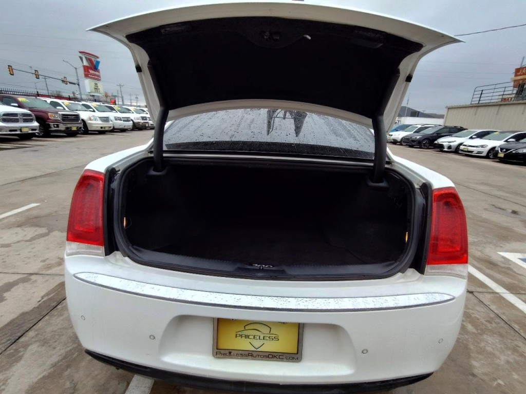 2016 Chrysler 300 Image 49