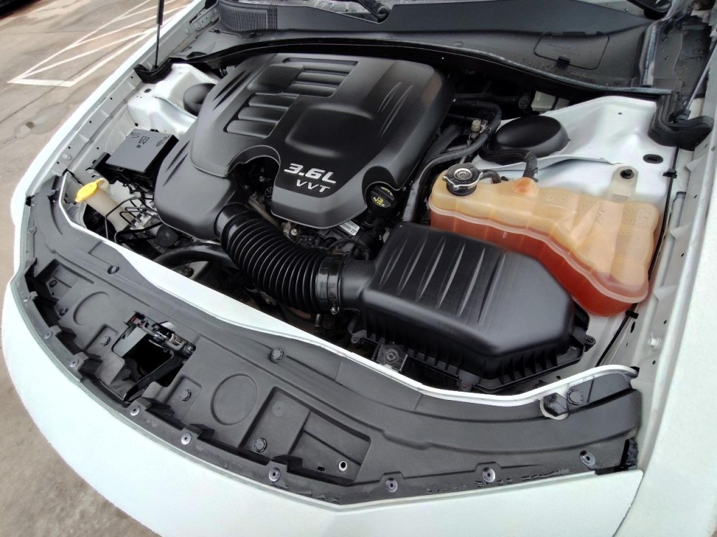 2016 Chrysler 300 Image 53