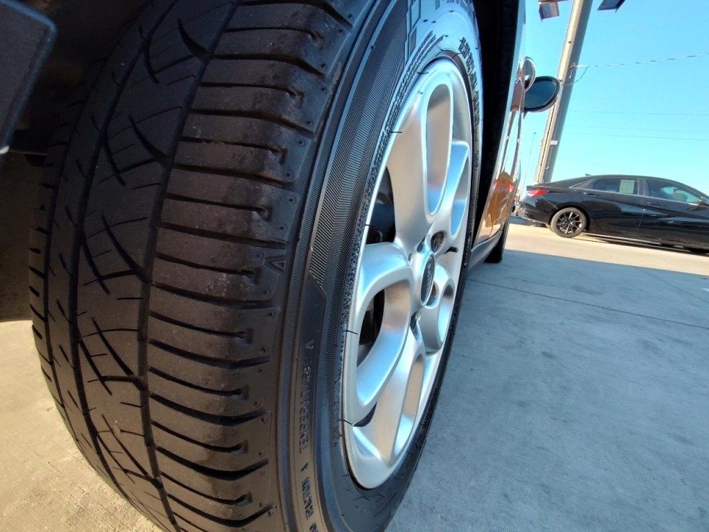 2014 MINI Cooper Image 11