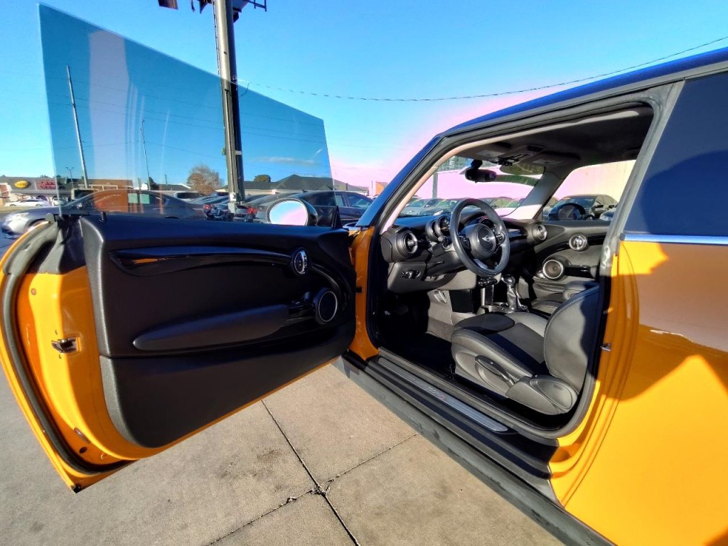 2014 MINI Cooper Image 14