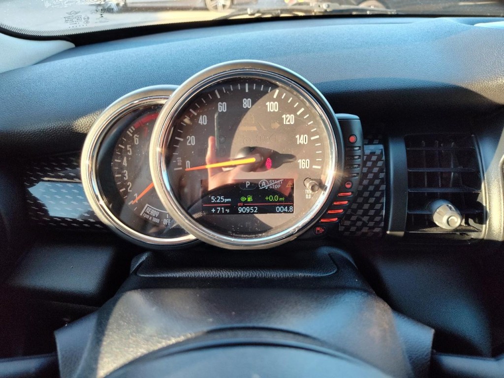 2014 MINI Cooper Image 21