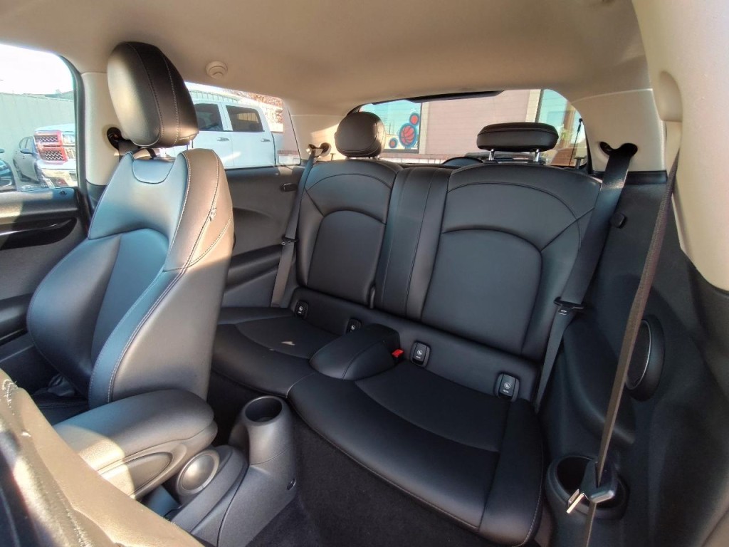 2014 MINI Cooper Image 28