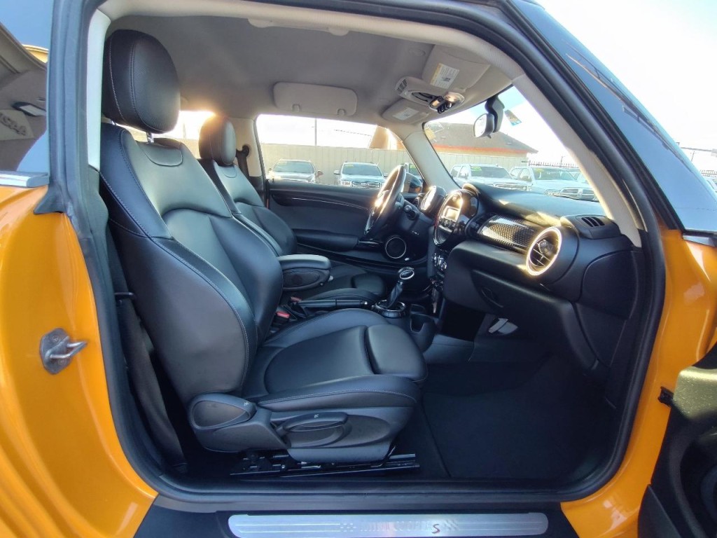 2014 MINI Cooper Image 33