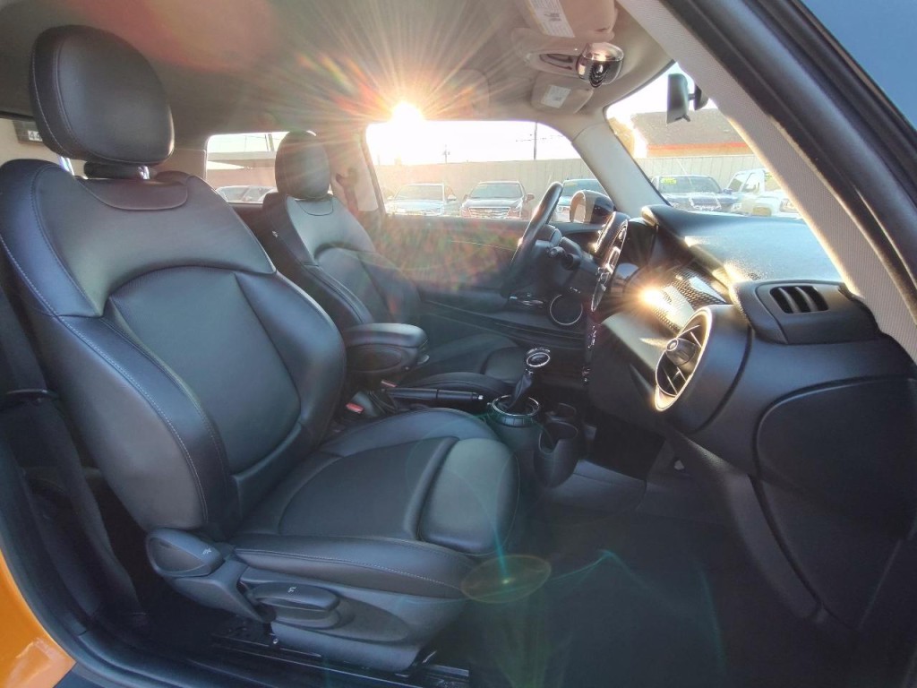 2014 MINI Cooper Image 34