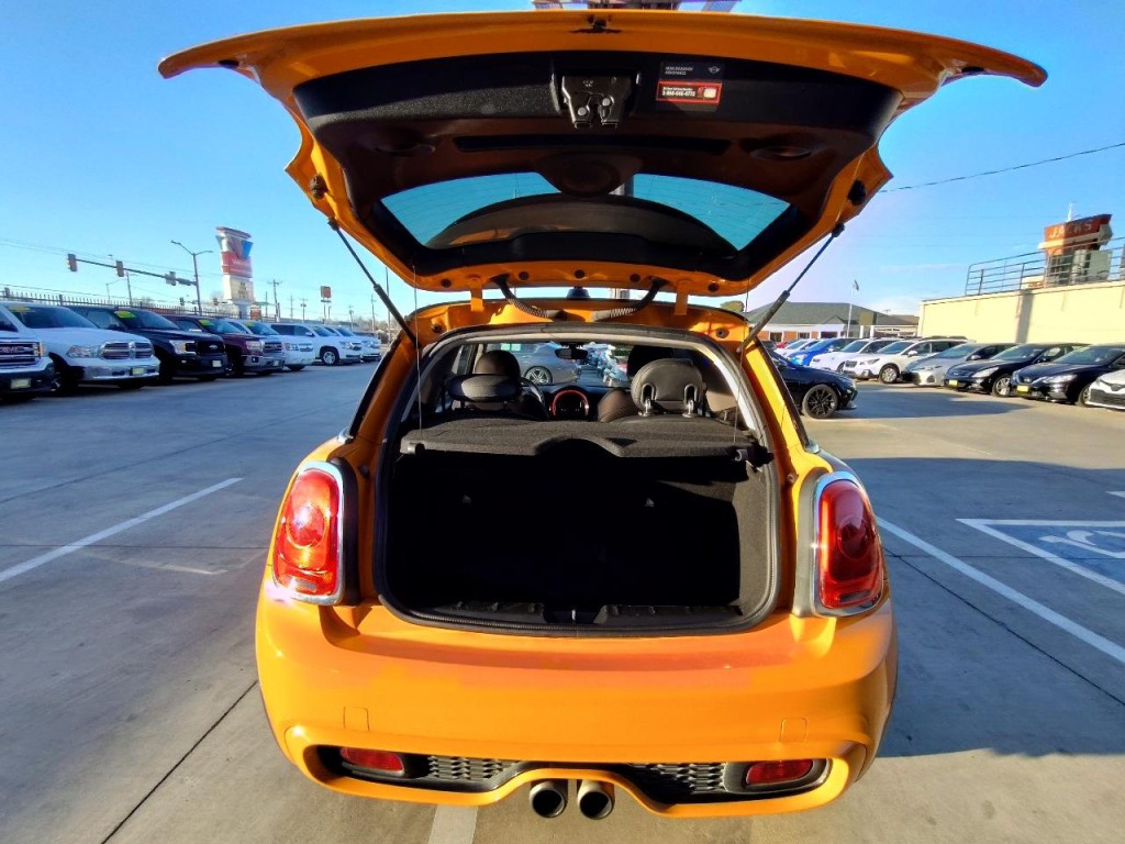 2014 MINI Cooper Image 36