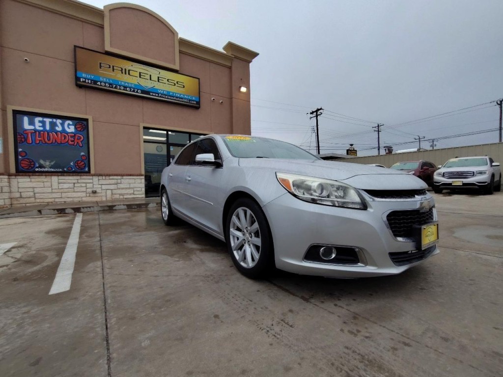 2015 Chevrolet Malibu Image 2