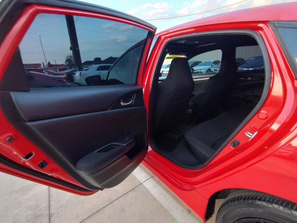 2018 Honda Civic Image 31