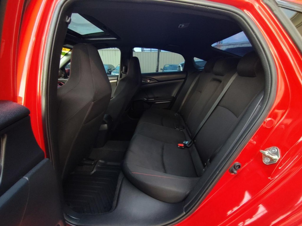 2018 Honda Civic Image 32