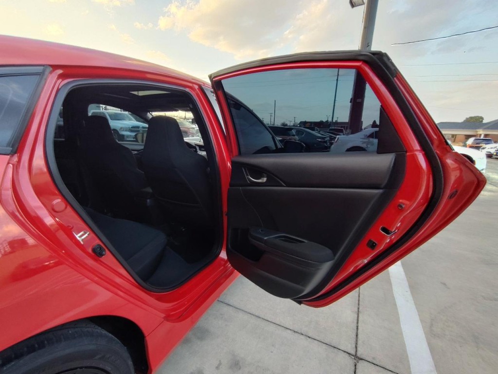 2018 Honda Civic Image 38