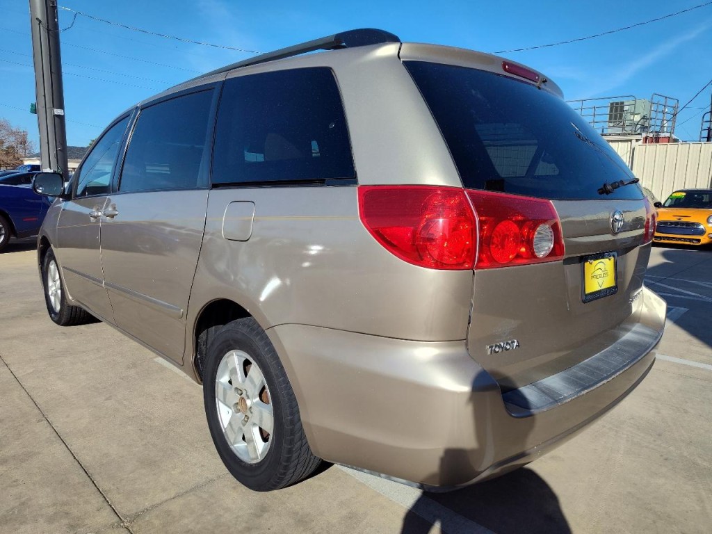 2006 Toyota Sienna Image 6