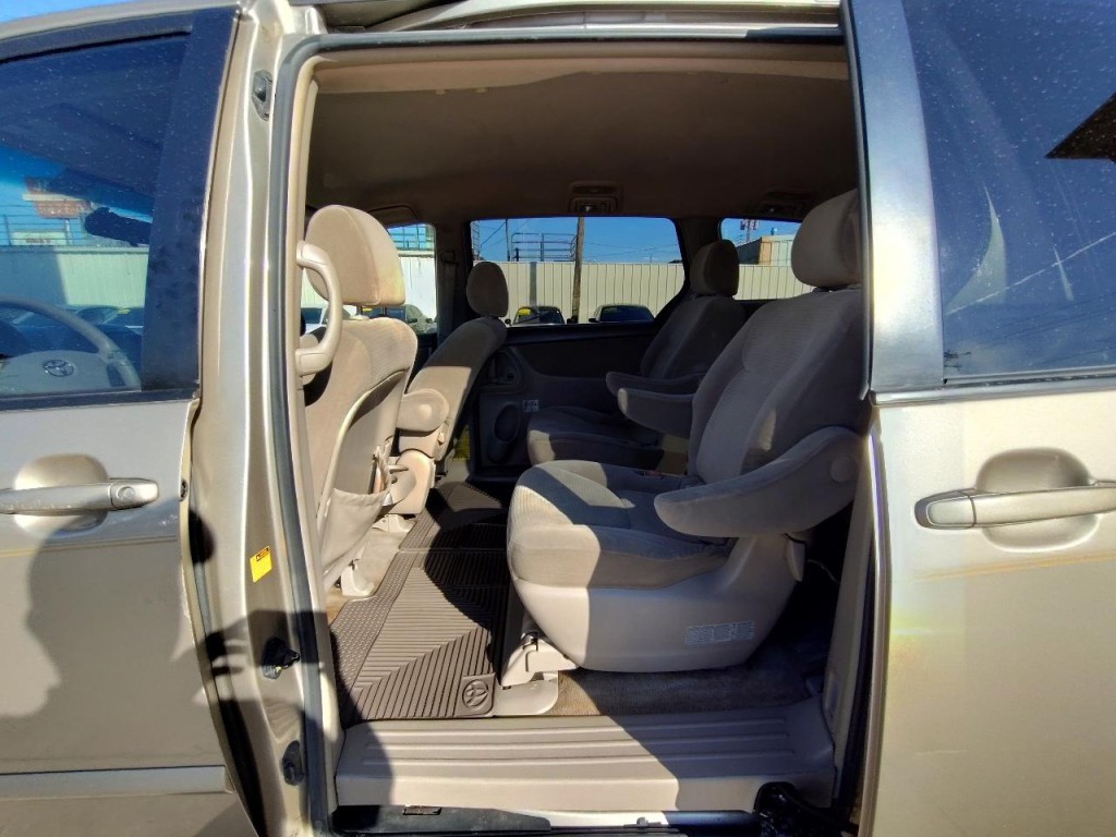 2006 Toyota Sienna Image 24