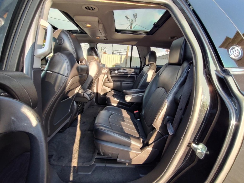 2015 Buick Enclave Image 32