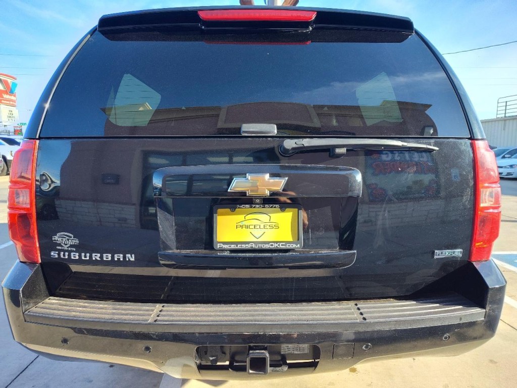 2011 Chevrolet Suburban Image 5