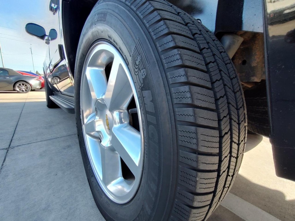 2011 Chevrolet Suburban Image 10