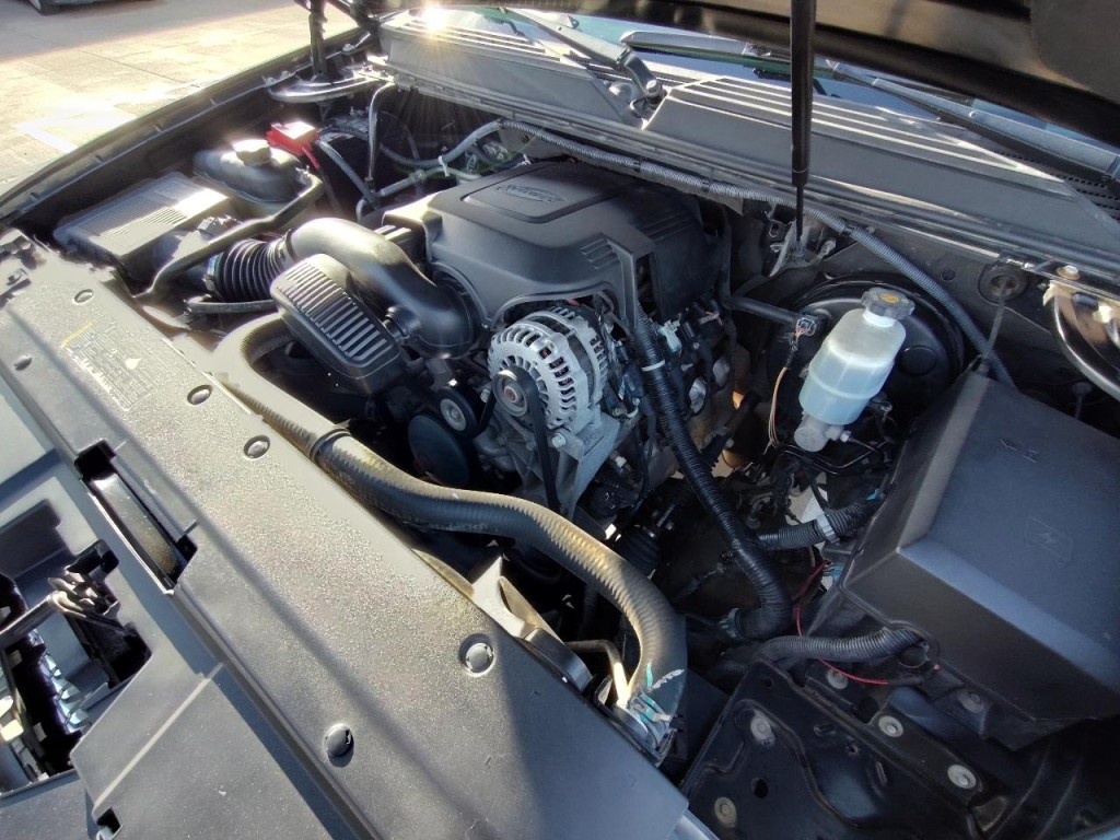 2011 Chevrolet Suburban Image 11