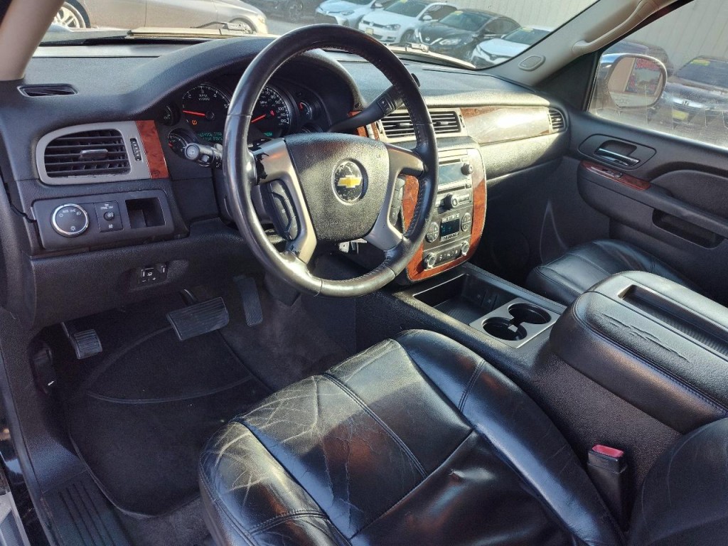 2011 Chevrolet Suburban Image 15