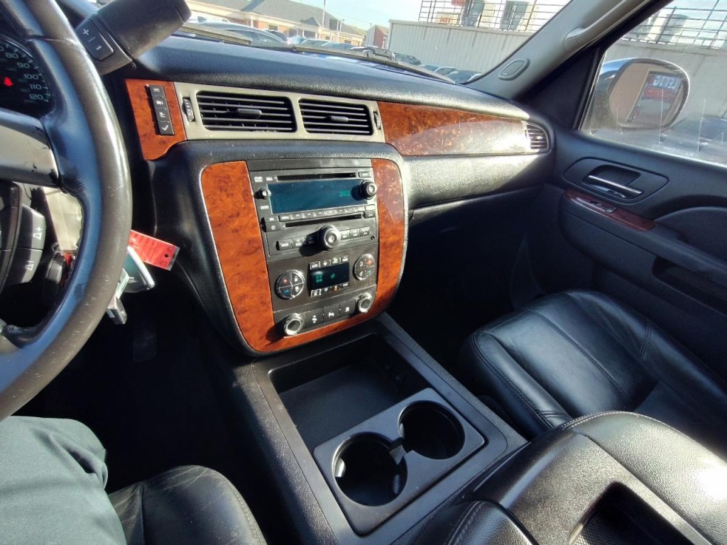2011 Chevrolet Suburban Image 20