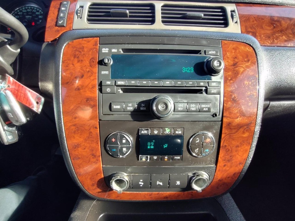 2011 Chevrolet Suburban Image 22