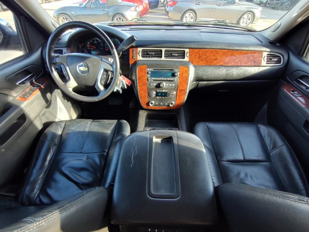 2011 Chevrolet Suburban Image 27
