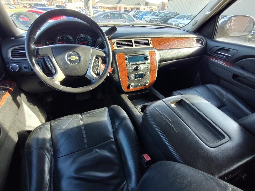 2011 Chevrolet Suburban Image 28