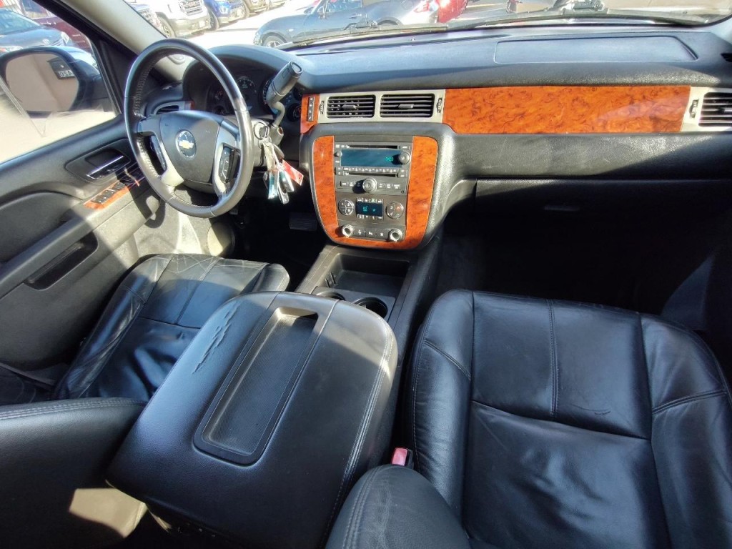 2011 Chevrolet Suburban Image 29