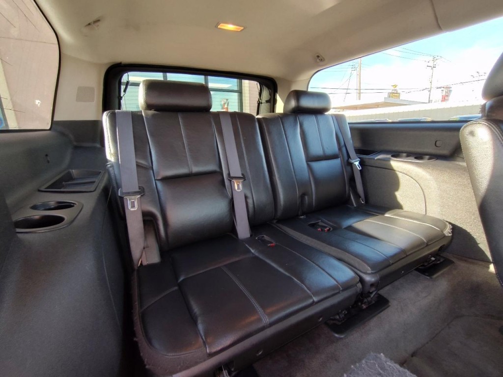2011 Chevrolet Suburban Image 30