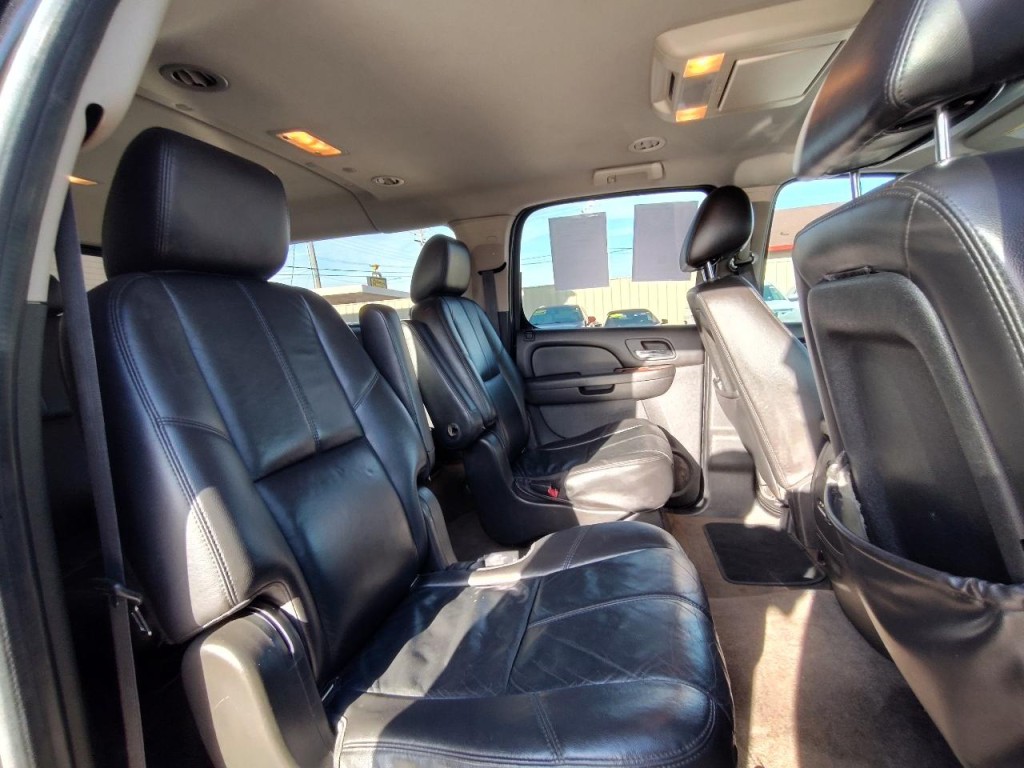 2011 Chevrolet Suburban Image 33